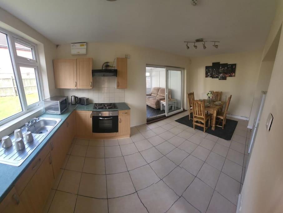 4 Bed Family Home With Secure Parking. Warwick Uni Coventry Eksteriør billede